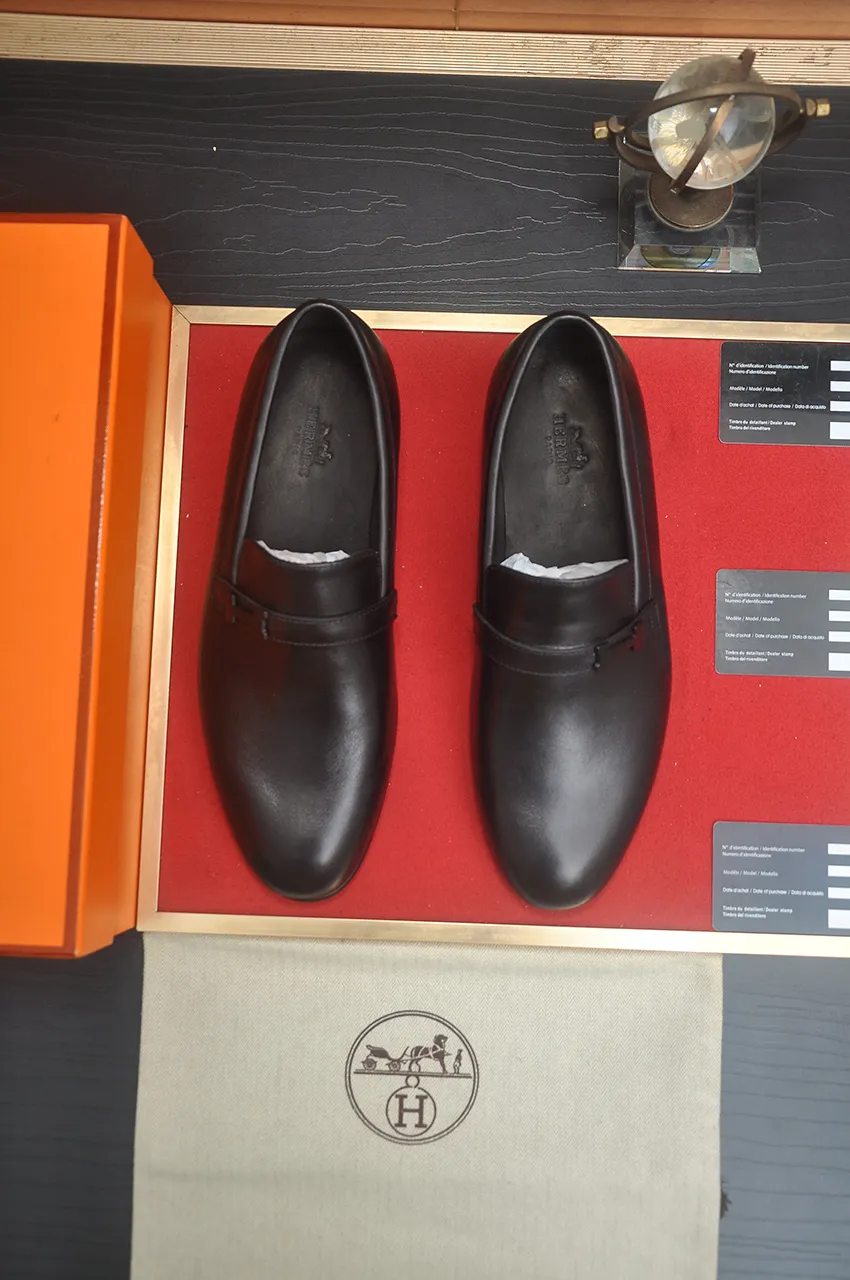 Men's shoes💰540💶[HERMES] (cowhide lining)🍀Italian top luxury🍀He does not pursue novel styles and gorgeous colors, but attracts the favor of successful men with his flawless, elegant and classic style. Formal leather shoes This very comfortable, simple and stable style allows you to easily match any style! The pattern is absolutely 1:1 refined from the original case, and we strive for excellence in materials, imported cowhide + cowhide lining💪💪💪extraordinary texture👍! .Code number: 39-45 (45 customized)